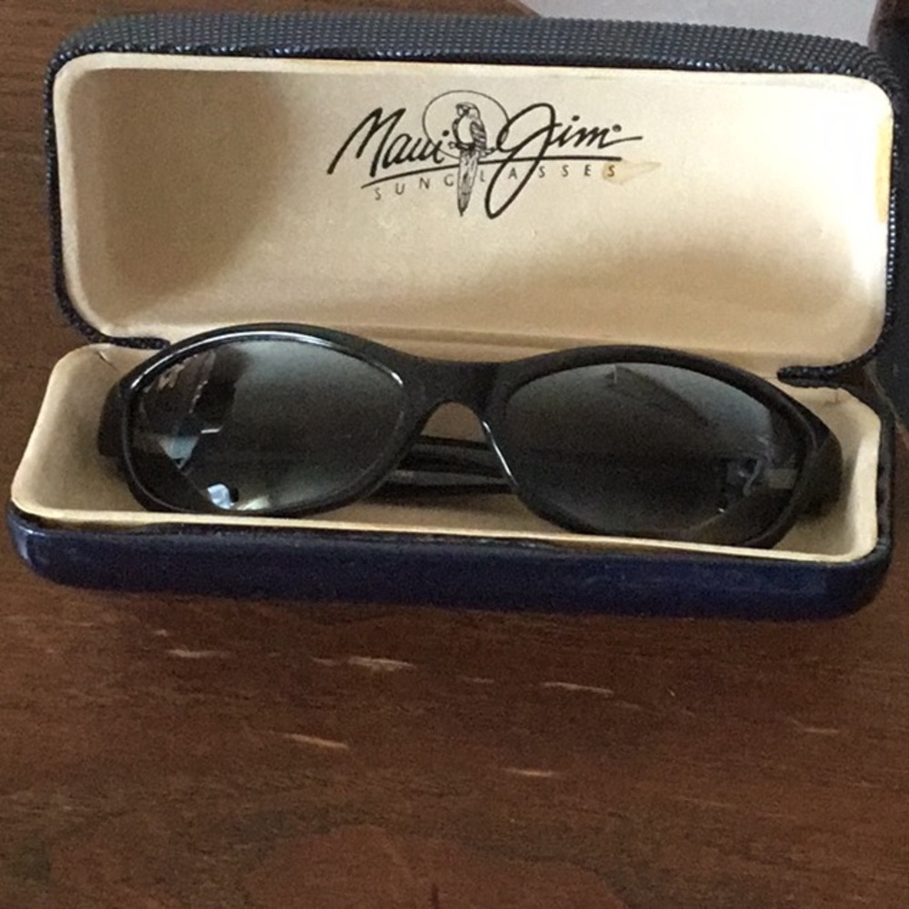 Maui Jim sunglasses never worn